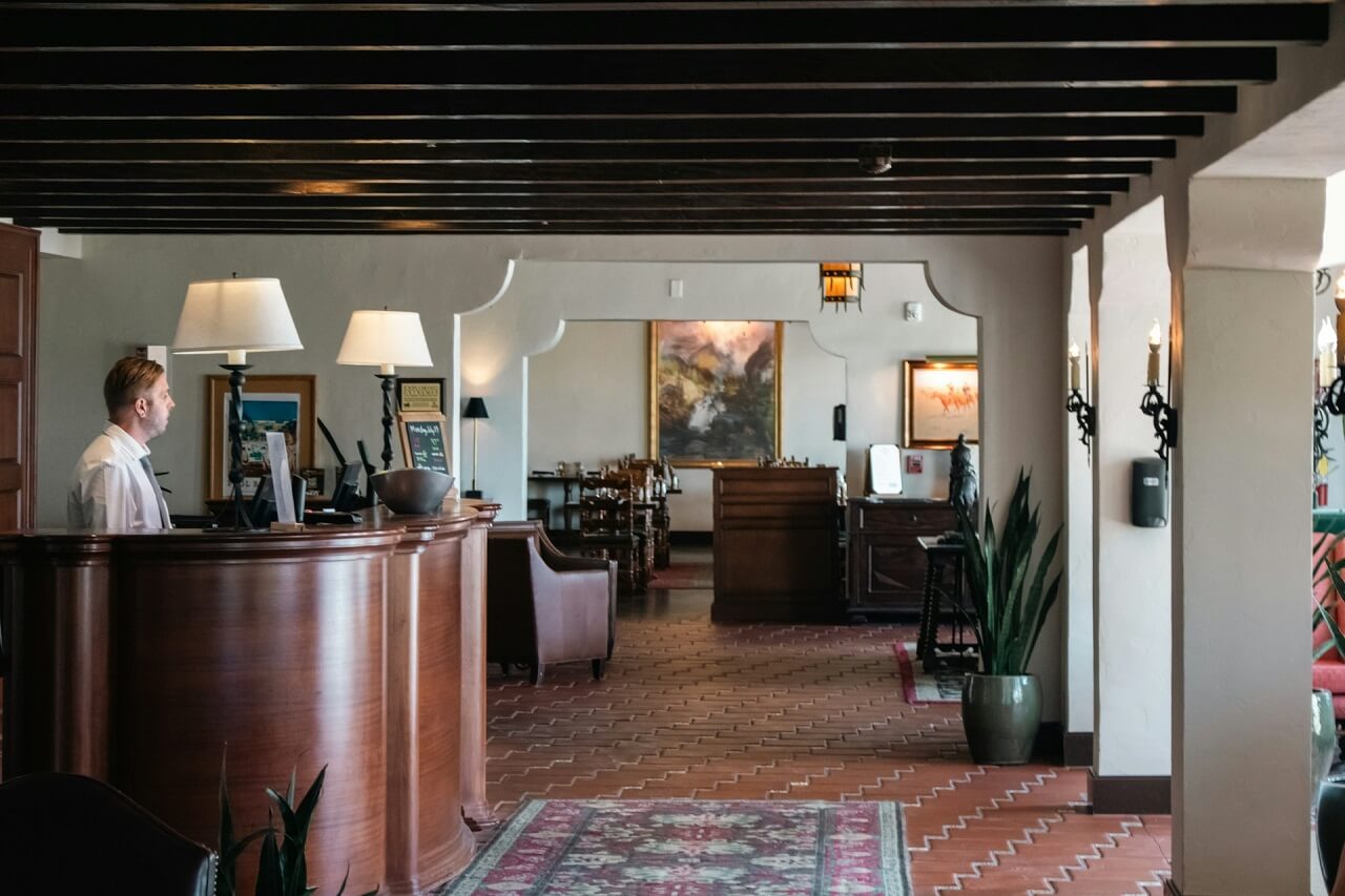 Zasady zameldowania w hotelu
